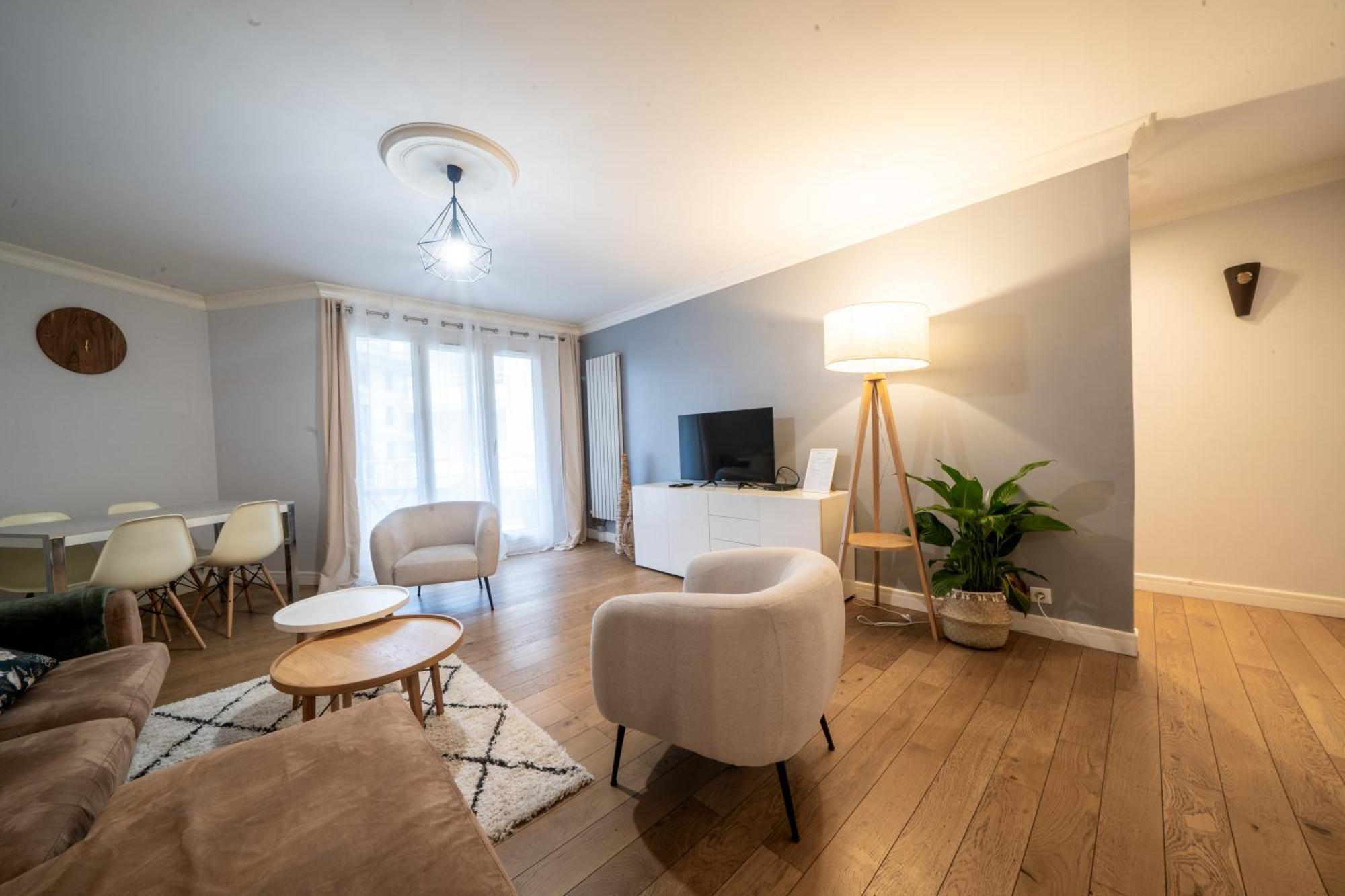 Le Bord De Seine 5min A Pieds Gare Parking Prive Gratuit Apartment Rueil-Malmaison